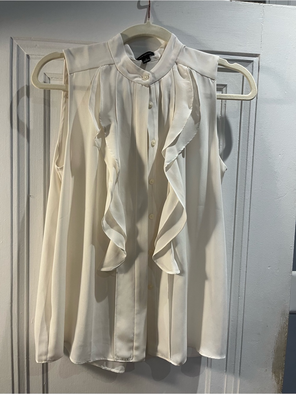 Ann Taylor Cream Sleeveless Ruffle Button-Front Blouse